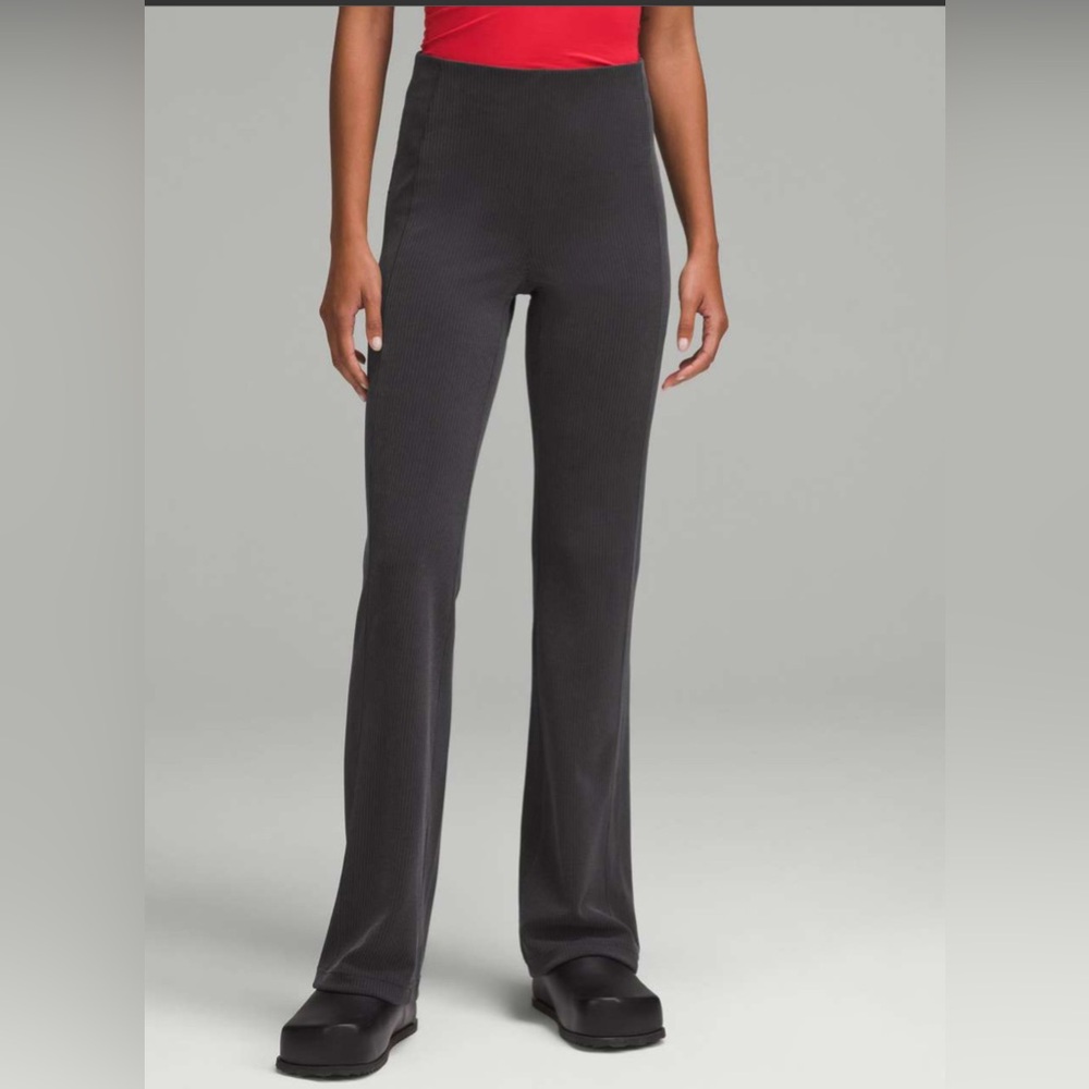 Lululemon Ribbed Softstreme Flared Pants in Black size  2